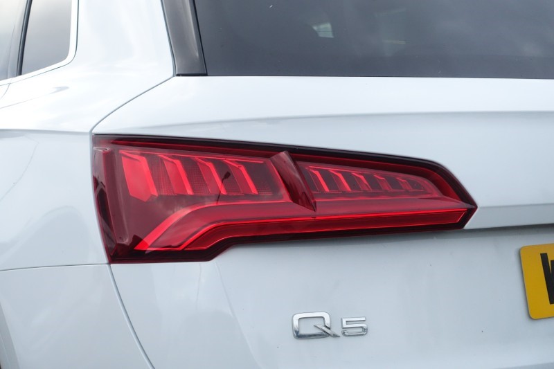 2020 (20) AUDI Q5 40 TDI Quattro S Line 5dr S Tronic 4866244