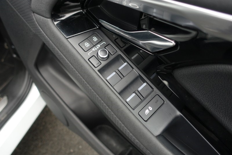 2021 (21) LAND ROVER RANGE ROVER EVOQUE 2.0 D200 R-Dynamic S 5dr Auto 4902541