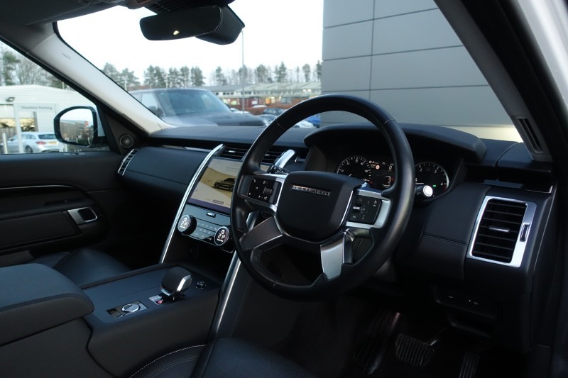 2022 (22) LAND ROVER DISCOVERY 3.0 D300 S 5dr Auto 4900186