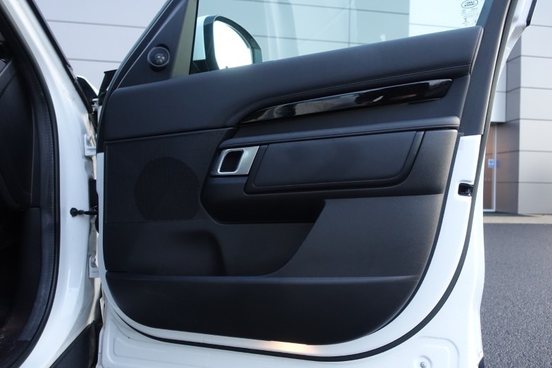 2022 (22) LAND ROVER DISCOVERY 3.0 D300 S 5dr Auto 4900189