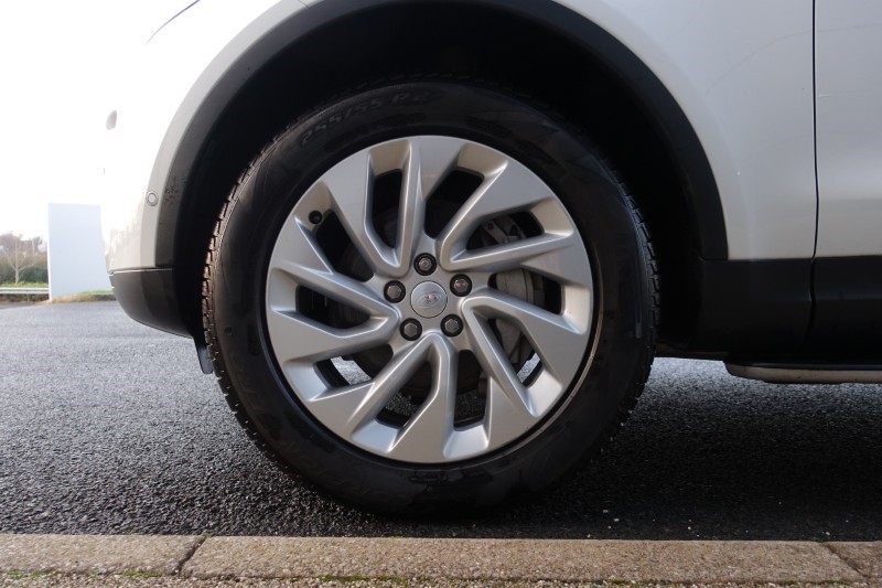 2022 (22) LAND ROVER DISCOVERY 3.0 D300 S 5dr Auto 4900171