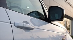 2022 (22) LAND ROVER DISCOVERY 3.0 D300 S 5dr Auto 4900165