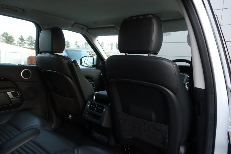 2022 (22) LAND ROVER DISCOVERY 3.0 D300 S 5dr Auto 4900192