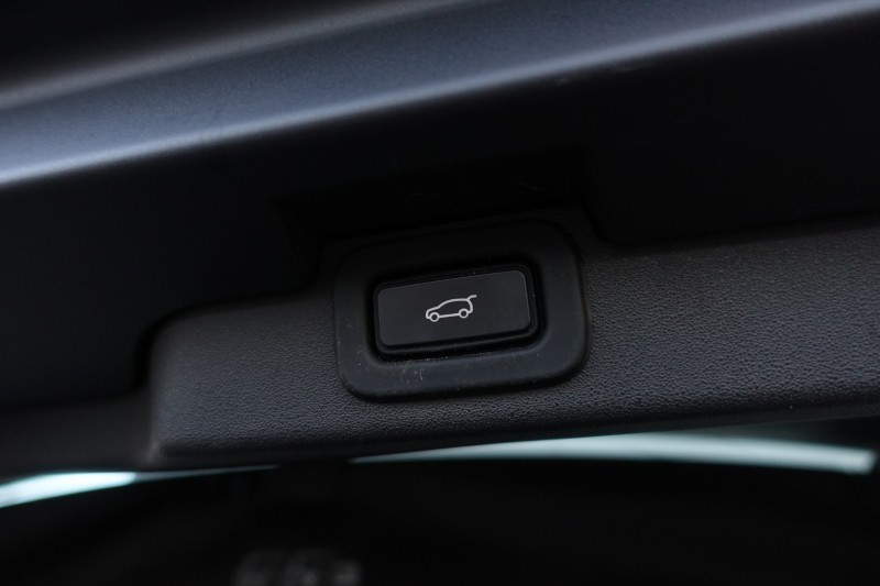 2022 (22) LAND ROVER DISCOVERY 3.0 D300 S 5dr Auto 4900174