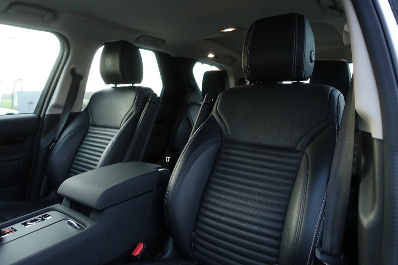 2022 (22) LAND ROVER DISCOVERY 3.0 D300 S 5dr Auto 4900200