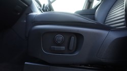 2022 (22) LAND ROVER DISCOVERY 3.0 D300 S 5dr Auto 4900199