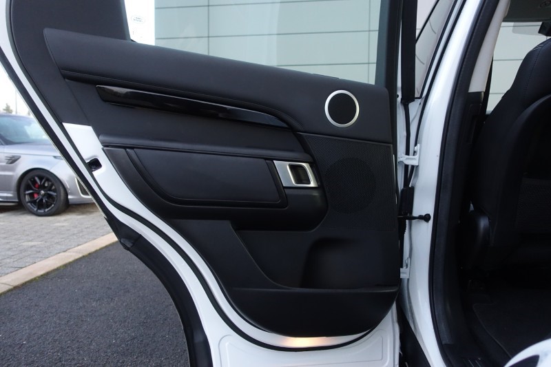 2022 (22) LAND ROVER DISCOVERY 3.0 D300 S 5dr Auto 4900194