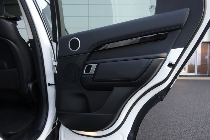 2022 (22) LAND ROVER DISCOVERY 3.0 D300 S 5dr Auto 4900191