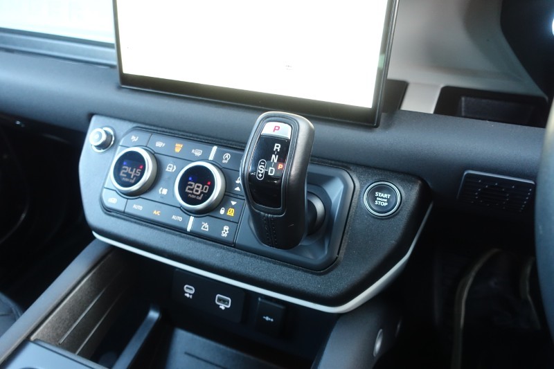 2023 (23) LAND ROVER DEFENDER 3.0 D300 X-Dynamic SE 130 5dr Auto [8 Seat] 4958508