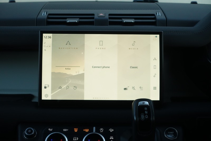 2023 (23) LAND ROVER DEFENDER 3.0 D300 X-Dynamic SE 130 5dr Auto [8 Seat] 4958509