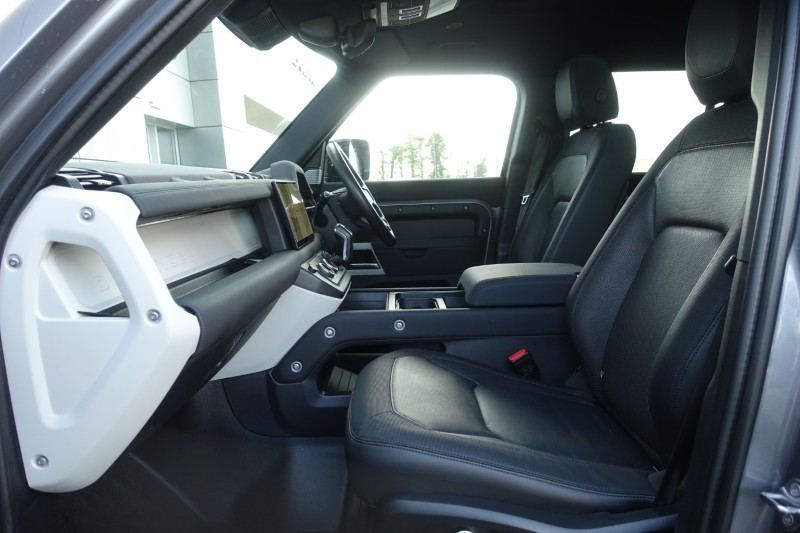 2023 (23) LAND ROVER DEFENDER 3.0 D300 X-Dynamic SE 130 5dr Auto [8 Seat] 4958498