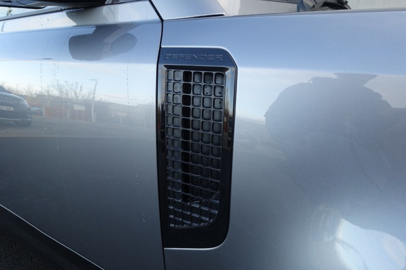 2023 (23) LAND ROVER DEFENDER 3.0 D300 X-Dynamic SE 130 5dr Auto [8 Seat] 4958515