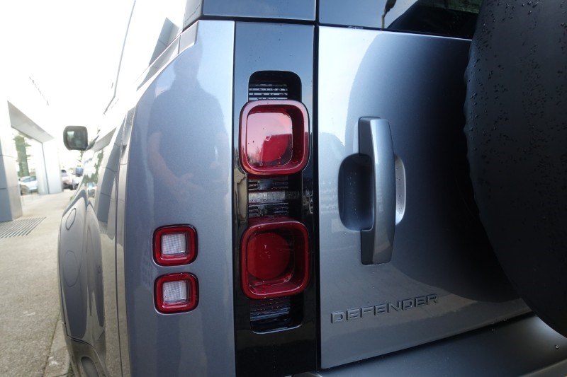2023 (23) LAND ROVER DEFENDER 3.0 D300 X-Dynamic SE 130 5dr Auto [8 Seat] 4958514