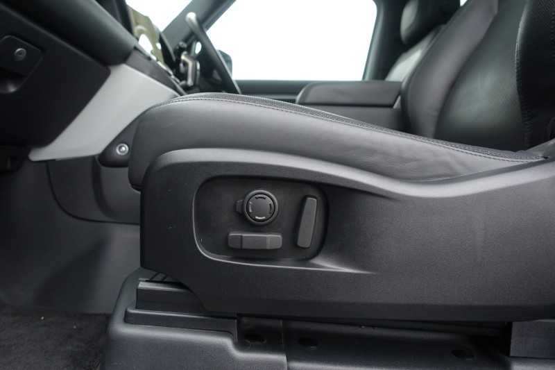 2024 (24) LAND ROVER DEFENDER 3.0 D300 X-Dynamic HSE 90 3dr Auto 4891250