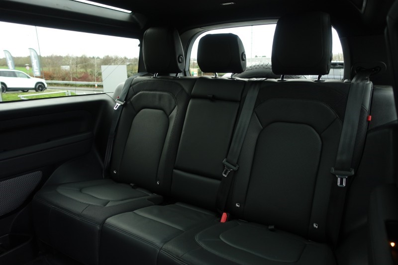 2024 (24) LAND ROVER DEFENDER 3.0 D300 X-Dynamic HSE 90 3dr Auto 4891194