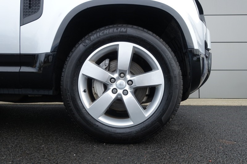 2024 (24) LAND ROVER DEFENDER 3.0 D300 X-Dynamic HSE 90 3dr Auto 4891198