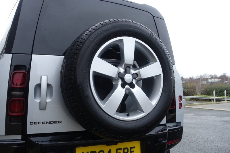 2024 (24) LAND ROVER DEFENDER 3.0 D300 X-Dynamic HSE 90 3dr Auto 4891218