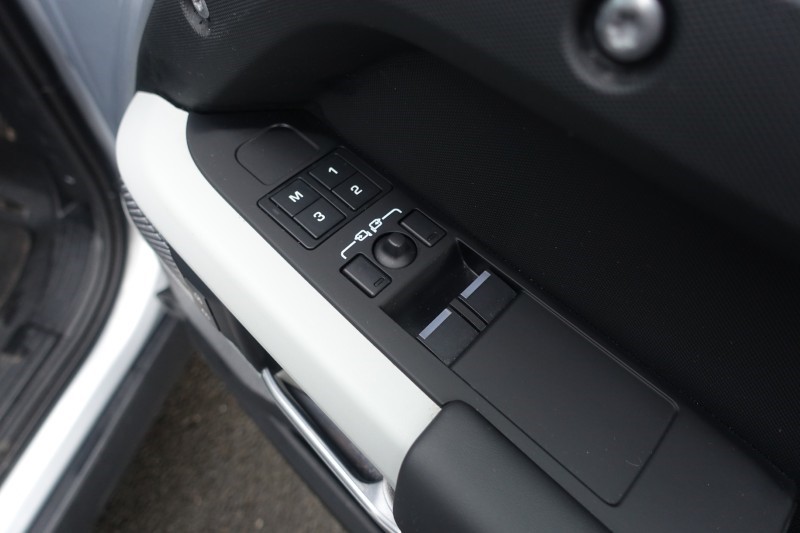 2024 (24) LAND ROVER DEFENDER 3.0 D300 X-Dynamic HSE 90 3dr Auto 4891245