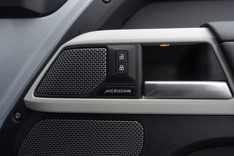 2024 (24) LAND ROVER DEFENDER 3.0 D300 X-Dynamic HSE 90 3dr Auto 4891244