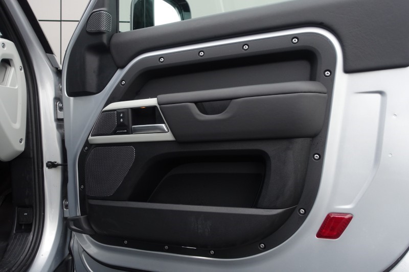 2024 (24) LAND ROVER DEFENDER 3.0 D300 X-Dynamic HSE 90 3dr Auto 4891243