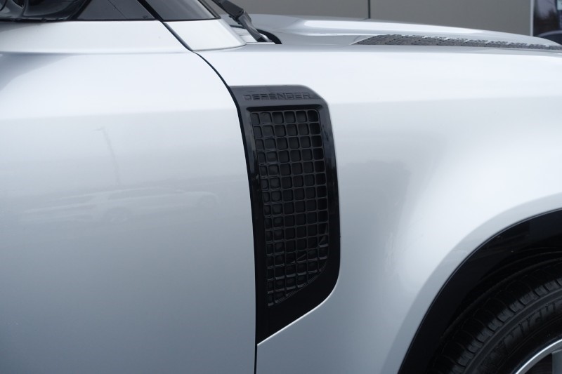 2024 (24) LAND ROVER DEFENDER 3.0 D300 X-Dynamic HSE 90 3dr Auto 4891210