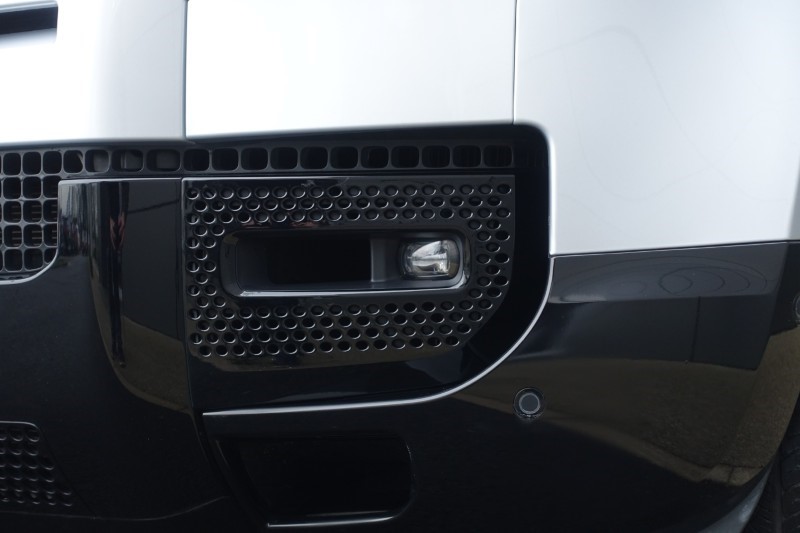 2024 (24) LAND ROVER DEFENDER 3.0 D300 X-Dynamic HSE 90 3dr Auto 4891224