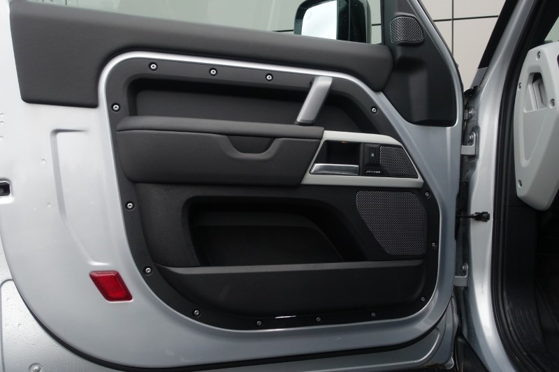 2024 (24) LAND ROVER DEFENDER 3.0 D300 X-Dynamic HSE 90 3dr Auto 4891247