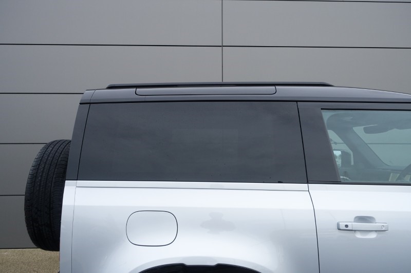 2024 (24) LAND ROVER DEFENDER 3.0 D300 X-Dynamic HSE 90 3dr Auto 4891215