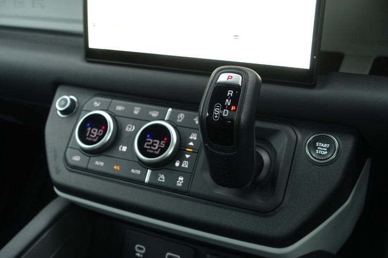 2024 (24) LAND ROVER DEFENDER 3.0 D300 X-Dynamic HSE 90 3dr Auto 4891203