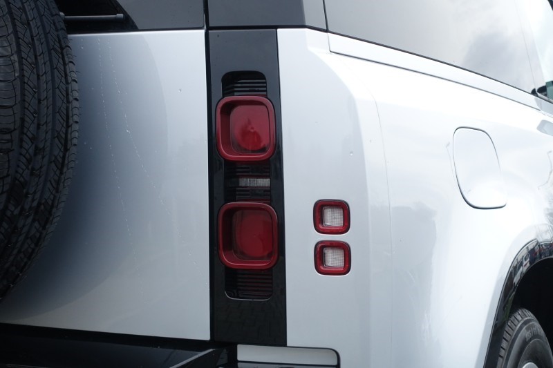 2024 (24) LAND ROVER DEFENDER 3.0 D300 X-Dynamic HSE 90 3dr Auto 4891217