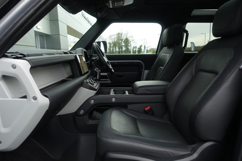 2024 (24) LAND ROVER DEFENDER 3.0 D300 X-Dynamic HSE 90 3dr Auto 4891193