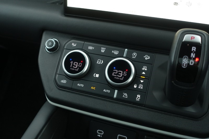 2024 (24) LAND ROVER DEFENDER 3.0 D300 X-Dynamic HSE 90 3dr Auto 4891237