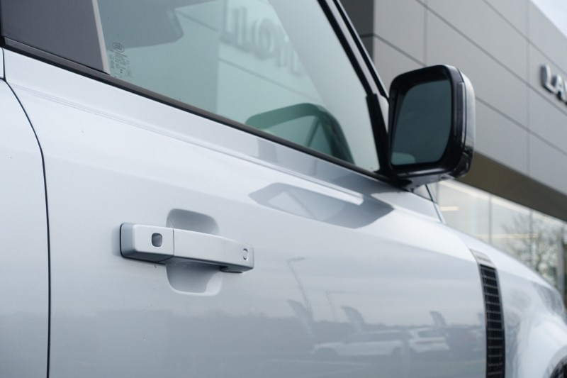 2024 (24) LAND ROVER DEFENDER 3.0 D300 X-Dynamic HSE 90 3dr Auto 4891214