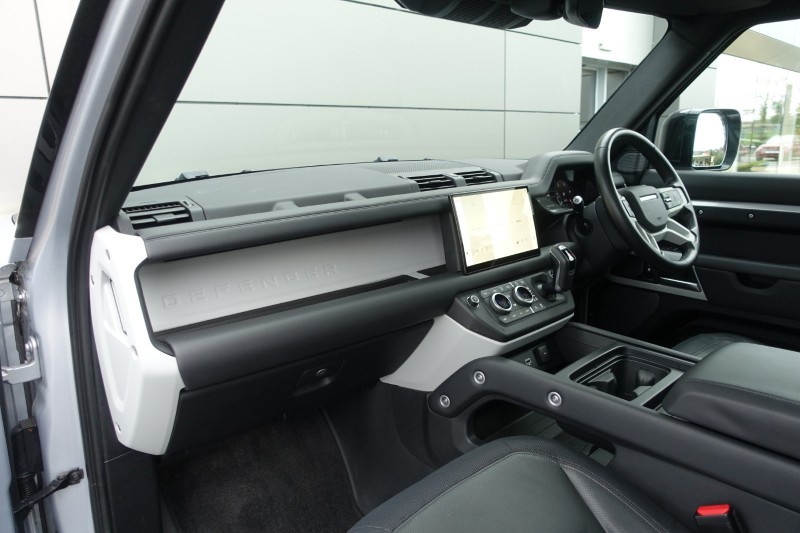 2024 (24) LAND ROVER DEFENDER 3.0 D300 X-Dynamic HSE 90 3dr Auto 4891248