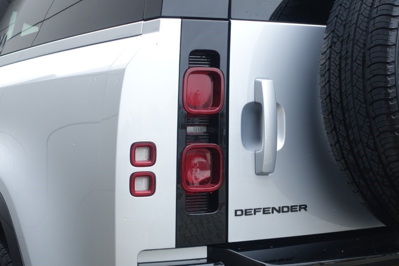 2024 (24) LAND ROVER DEFENDER 3.0 D300 X-Dynamic HSE 90 3dr Auto 4891209