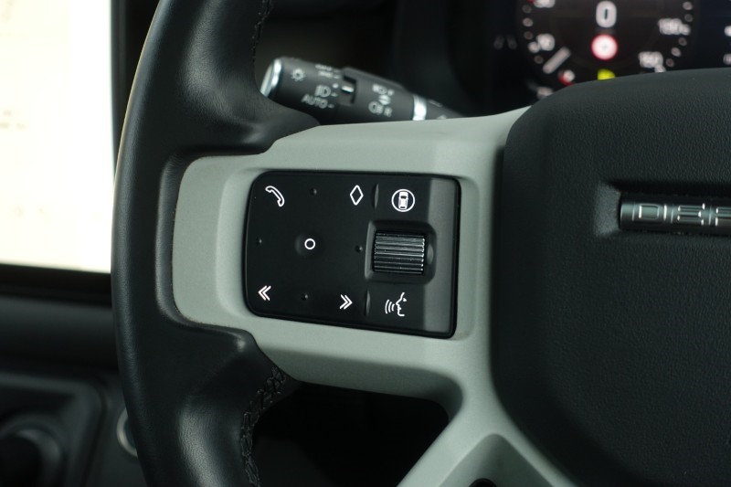 2024 (24) LAND ROVER DEFENDER 3.0 D300 X-Dynamic HSE 90 3dr Auto 4891230