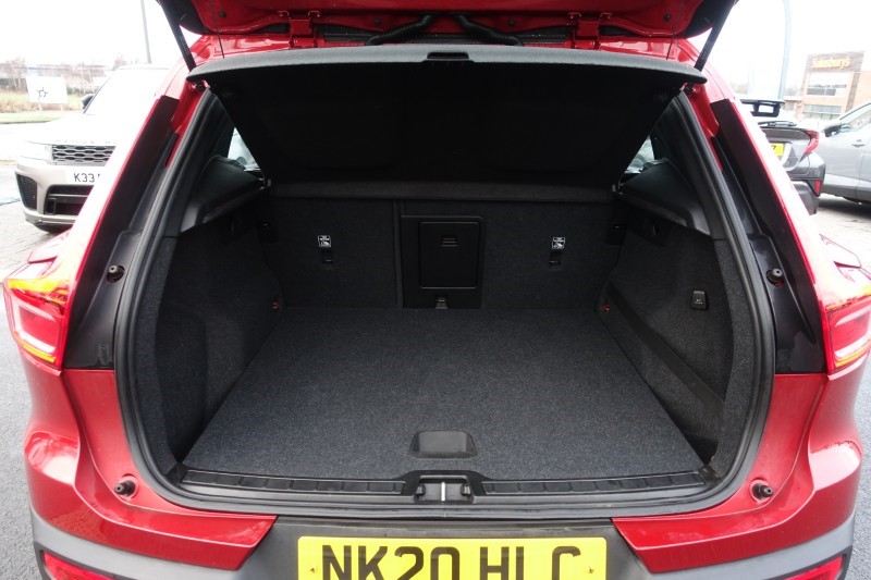 2020 (20) VOLVO XC40 1.5 T3 [163] Momentum 5dr 4933574