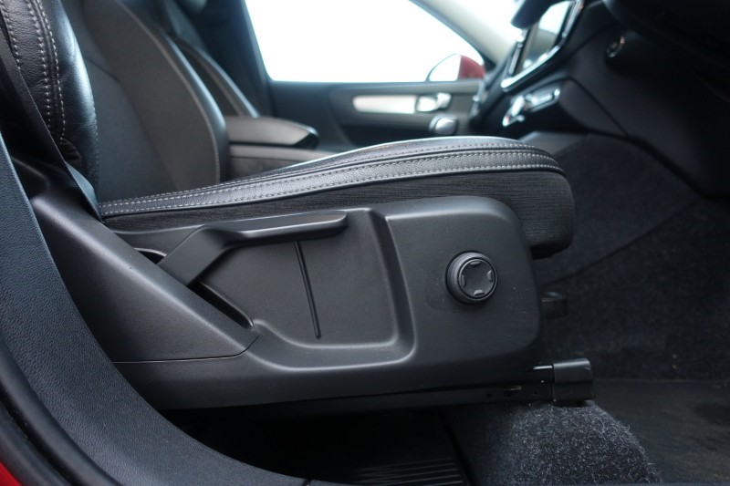 2020 (20) VOLVO XC40 1.5 T3 [163] Momentum 5dr 4933606