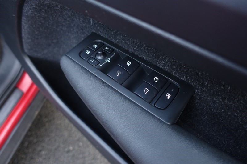 2020 (20) VOLVO XC40 1.5 T3 [163] Momentum 5dr 4933608