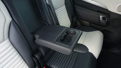 2025 (25) LAND ROVER DISCOVERY 3.0 D350 Dynamic SE 5dr Auto 4890272