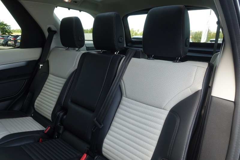 2025 (25) LAND ROVER DISCOVERY 3.0 D350 Dynamic SE 5dr Auto 4890275