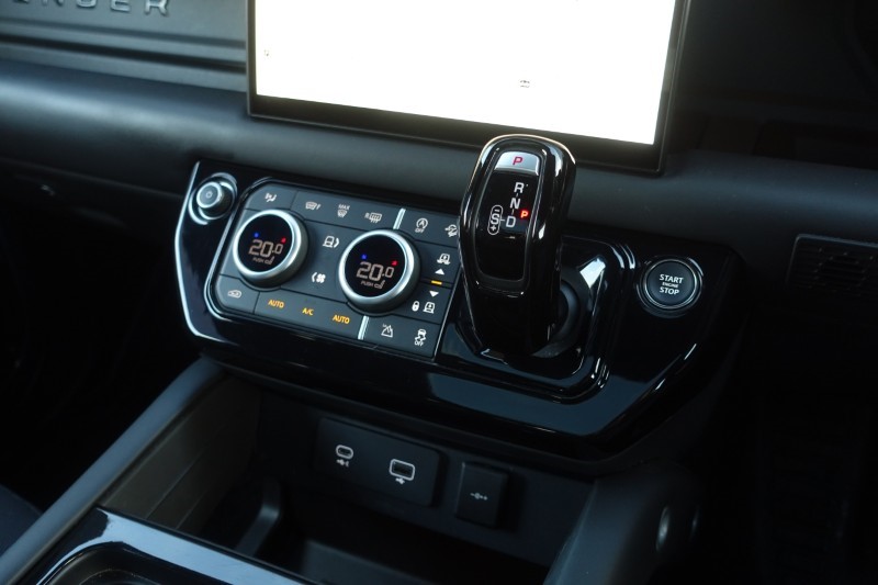 2024 (24) LAND ROVER DEFENDER 3.0 D250 X-Dynamic HSE 90 3dr Auto 4942492