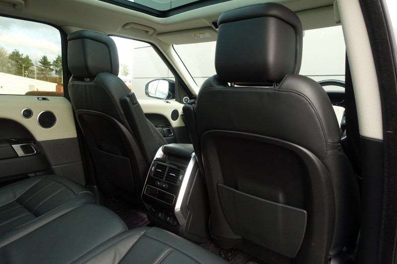 2021 (21) LAND ROVER RANGE ROVER SPORT 3.0 D300 HSE Silver 5dr Auto 4970451