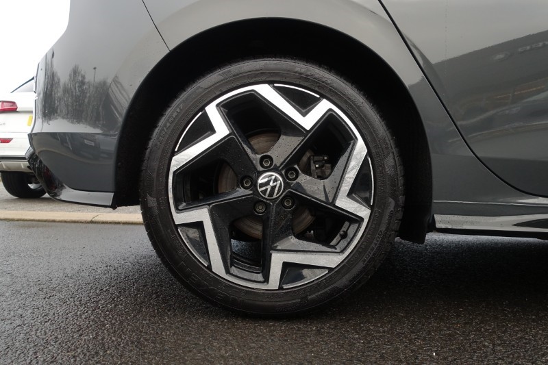 2024 (74) VOLKSWAGEN GOLF 1.5 TSI 150 R-Line 5dr 4964169