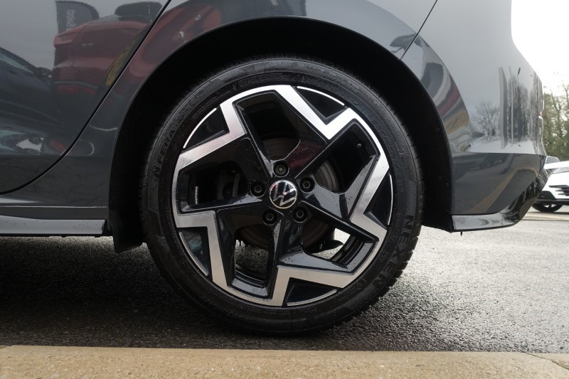 2024 (74) VOLKSWAGEN GOLF 1.5 TSI 150 R-Line 5dr 4964172