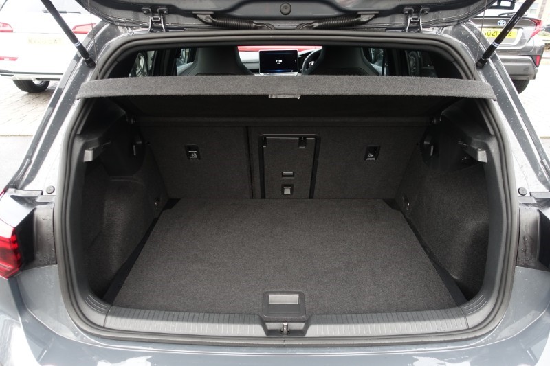 2024 (74) VOLKSWAGEN GOLF 1.5 TSI 150 R-Line 5dr 4964156