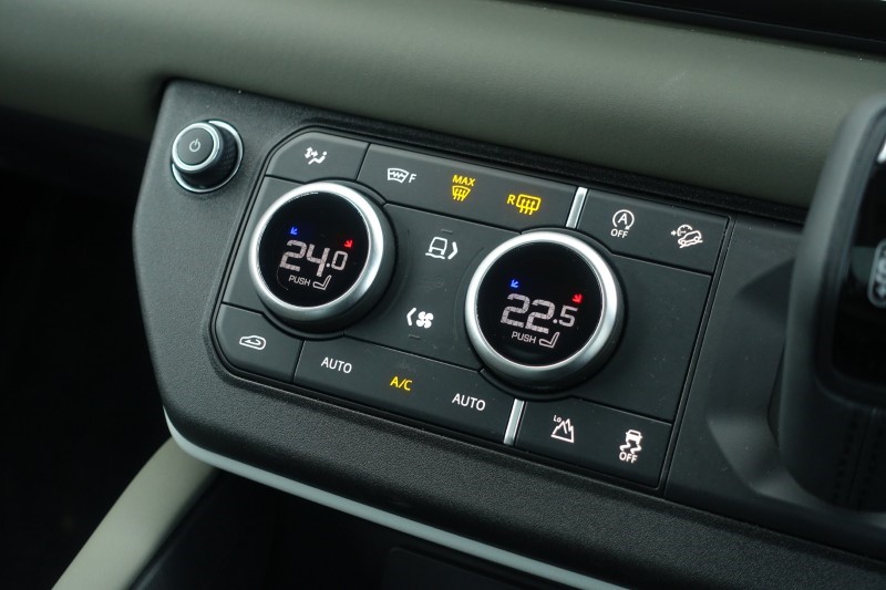 2023 (73) LAND ROVER DEFENDER 3.0 D300 X-Dynamic S 110 5dr Auto 4976362