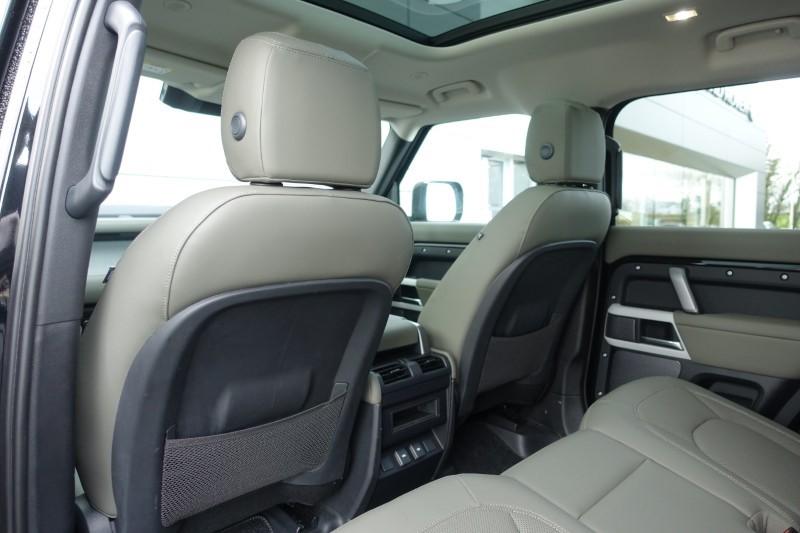 2023 (73) LAND ROVER DEFENDER 3.0 D300 X-Dynamic S 110 5dr Auto 4976376