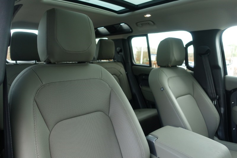 2023 (73) LAND ROVER DEFENDER 3.0 D300 X-Dynamic S 110 5dr Auto 4976364