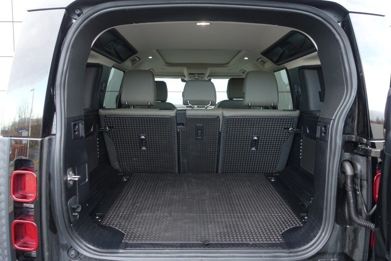 2023 (73) LAND ROVER DEFENDER 3.0 D300 X-Dynamic S 110 5dr Auto 4976328